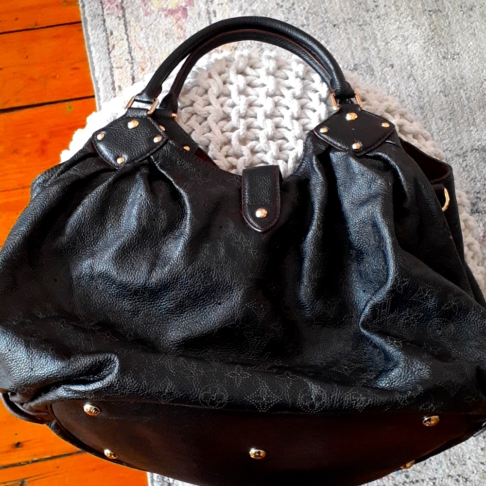 Louis Vuitton 14x16 (expandable) great condition, authentic bag!!